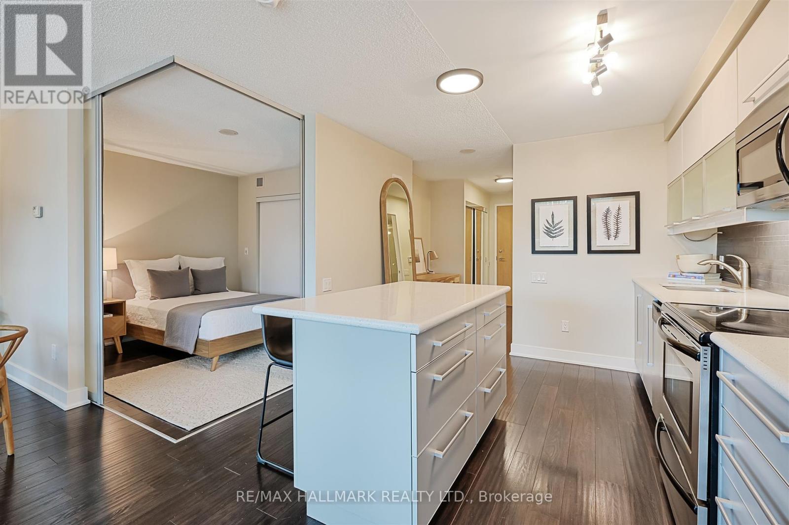 Photo 16 of 302 1048 Broadview Avenue, Toronto ON
