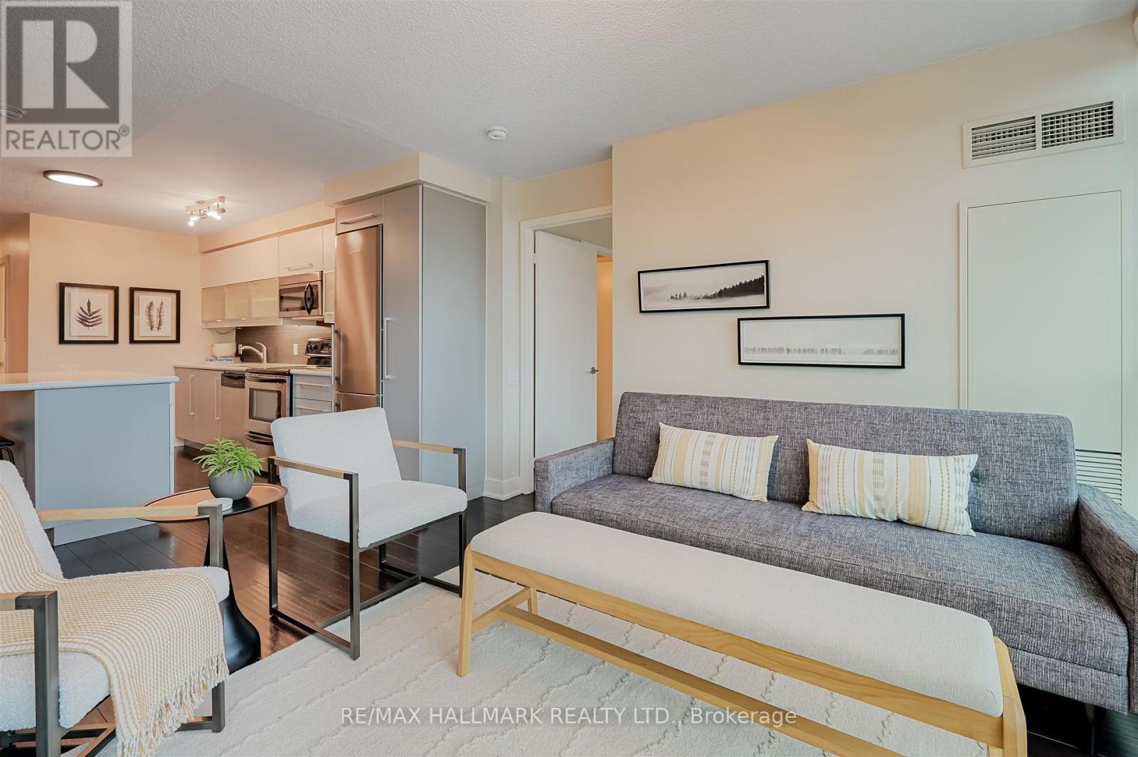 Photo 3 of 302 1048 Broadview Avenue, Toronto ON