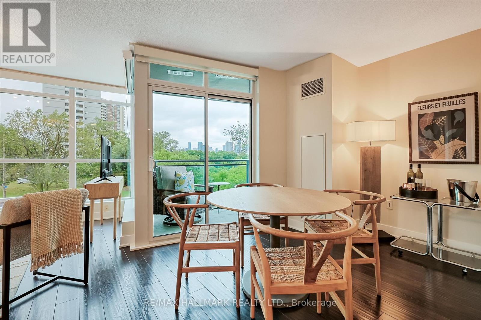 Photo 11 of 302 1048 Broadview Avenue, Toronto ON