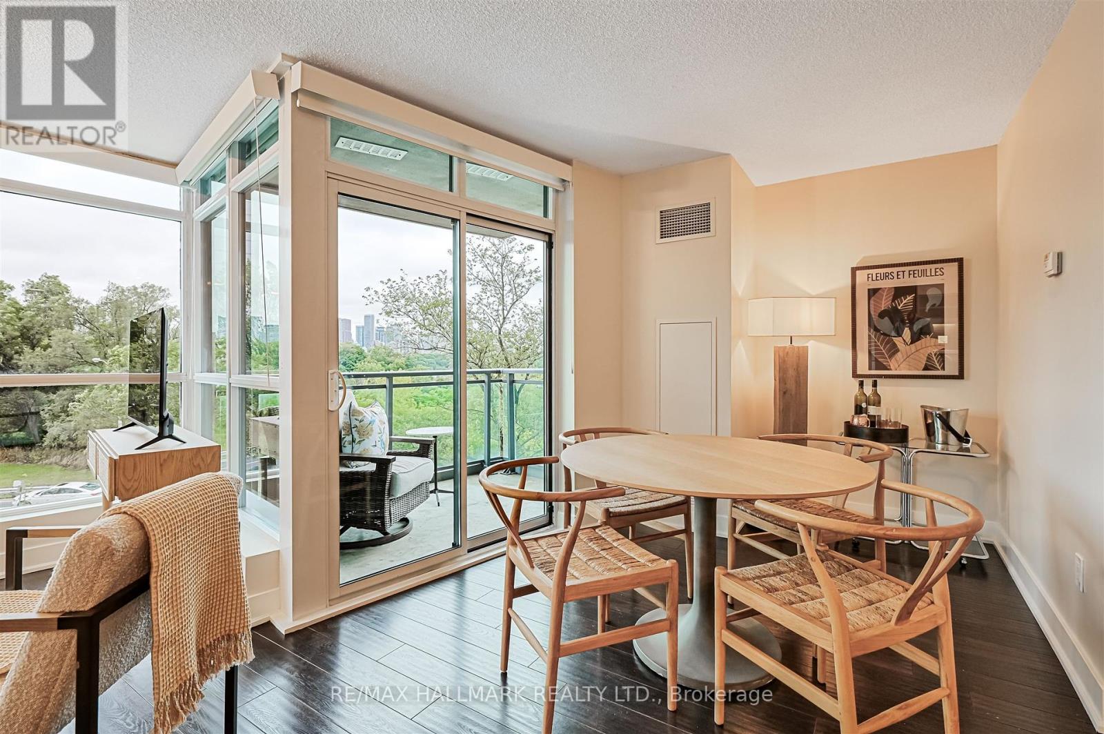Photo 18 of 302 1048 Broadview Avenue, Toronto ON