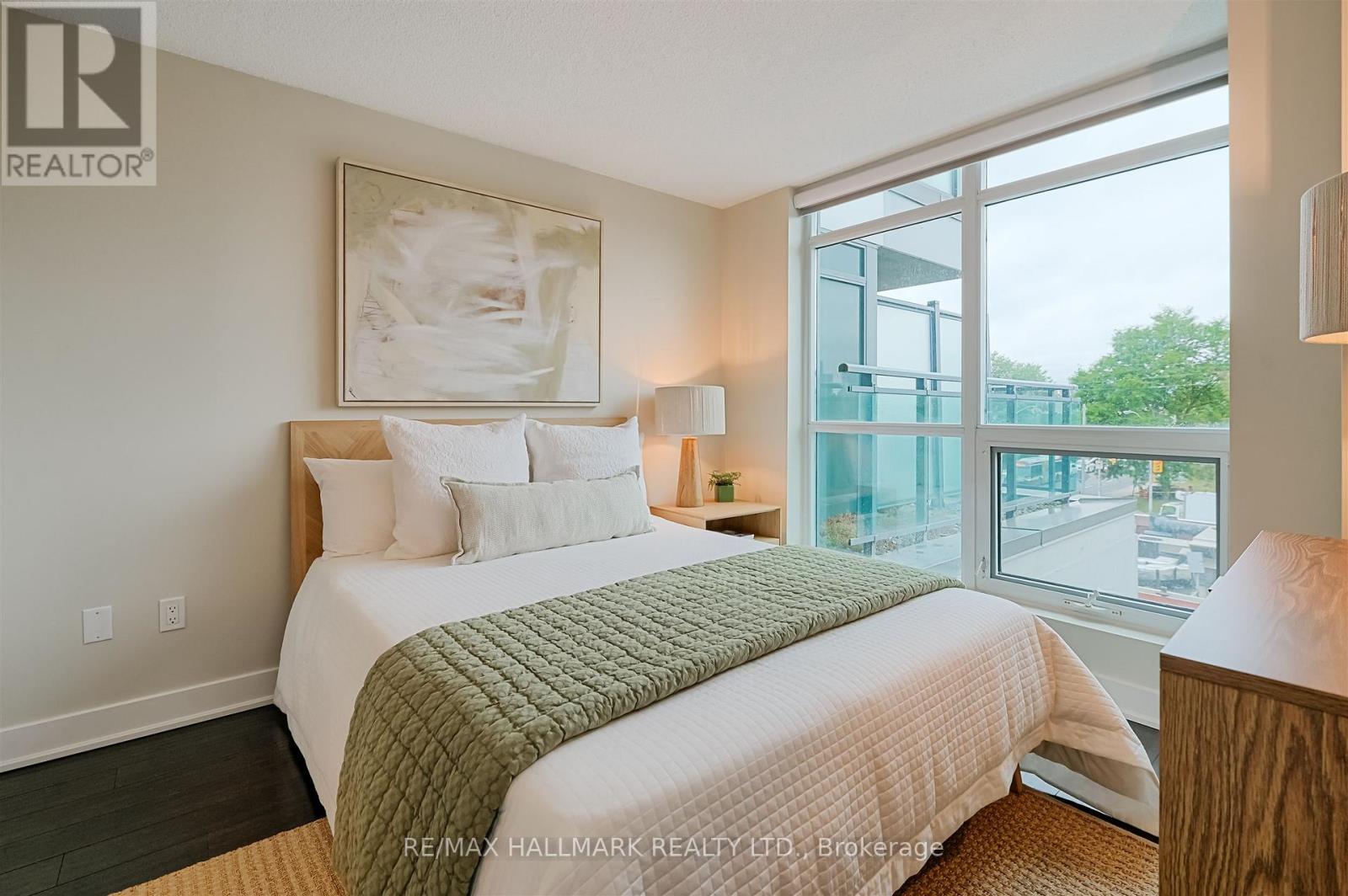 Photo 5 of 302 1048 Broadview Avenue, Toronto ON