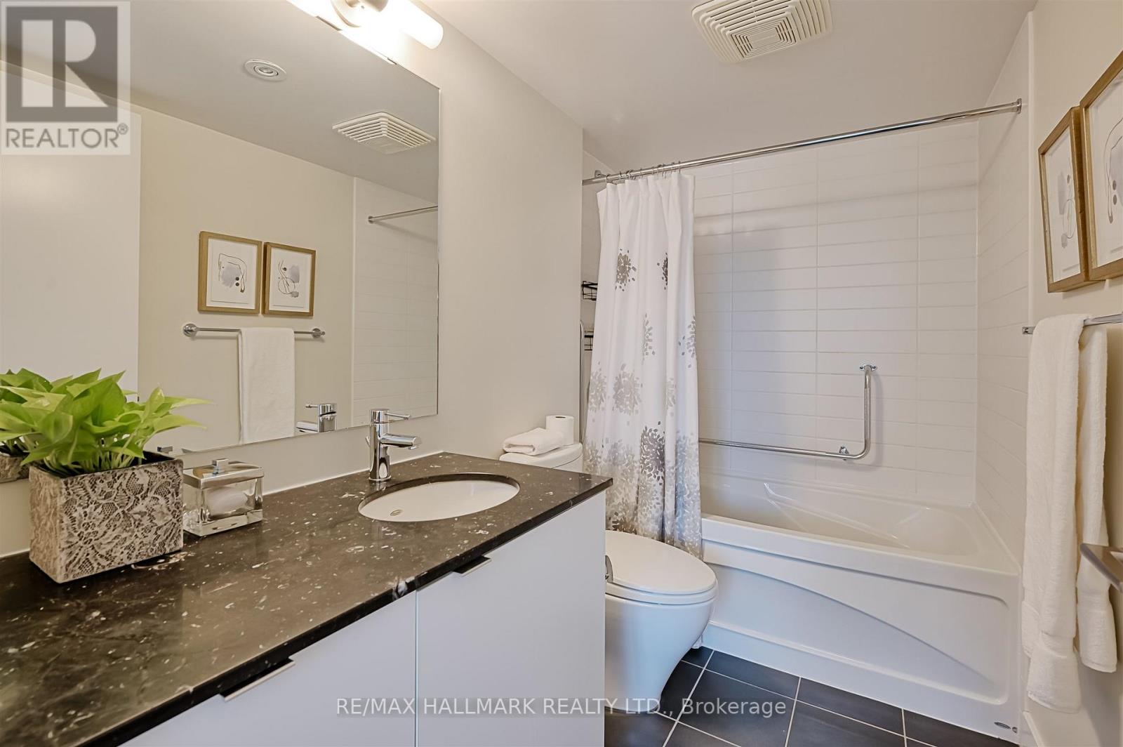 Photo 4 of 302 1048 Broadview Avenue, Toronto ON
