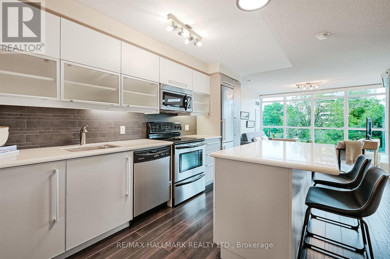 Photo 7 of 302 1048 Broadview Avenue, Toronto ON