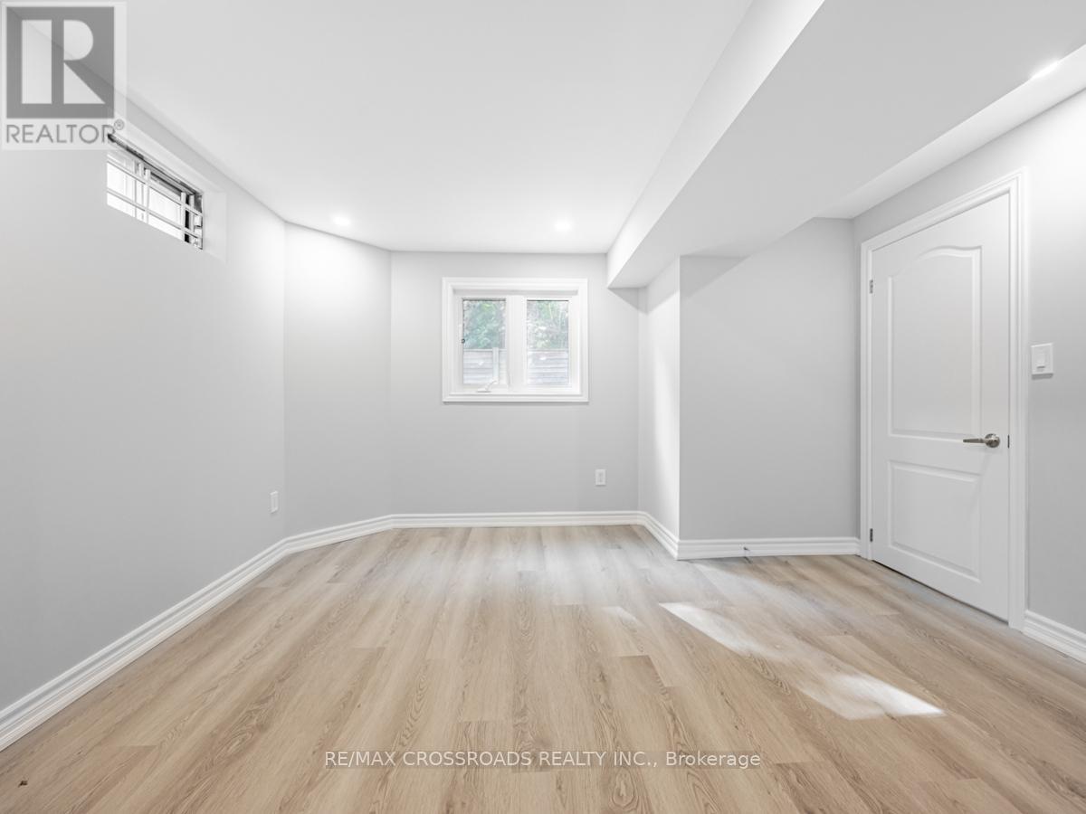 Photo 7 of 59 Bonnydon Crescent, Toronto ON