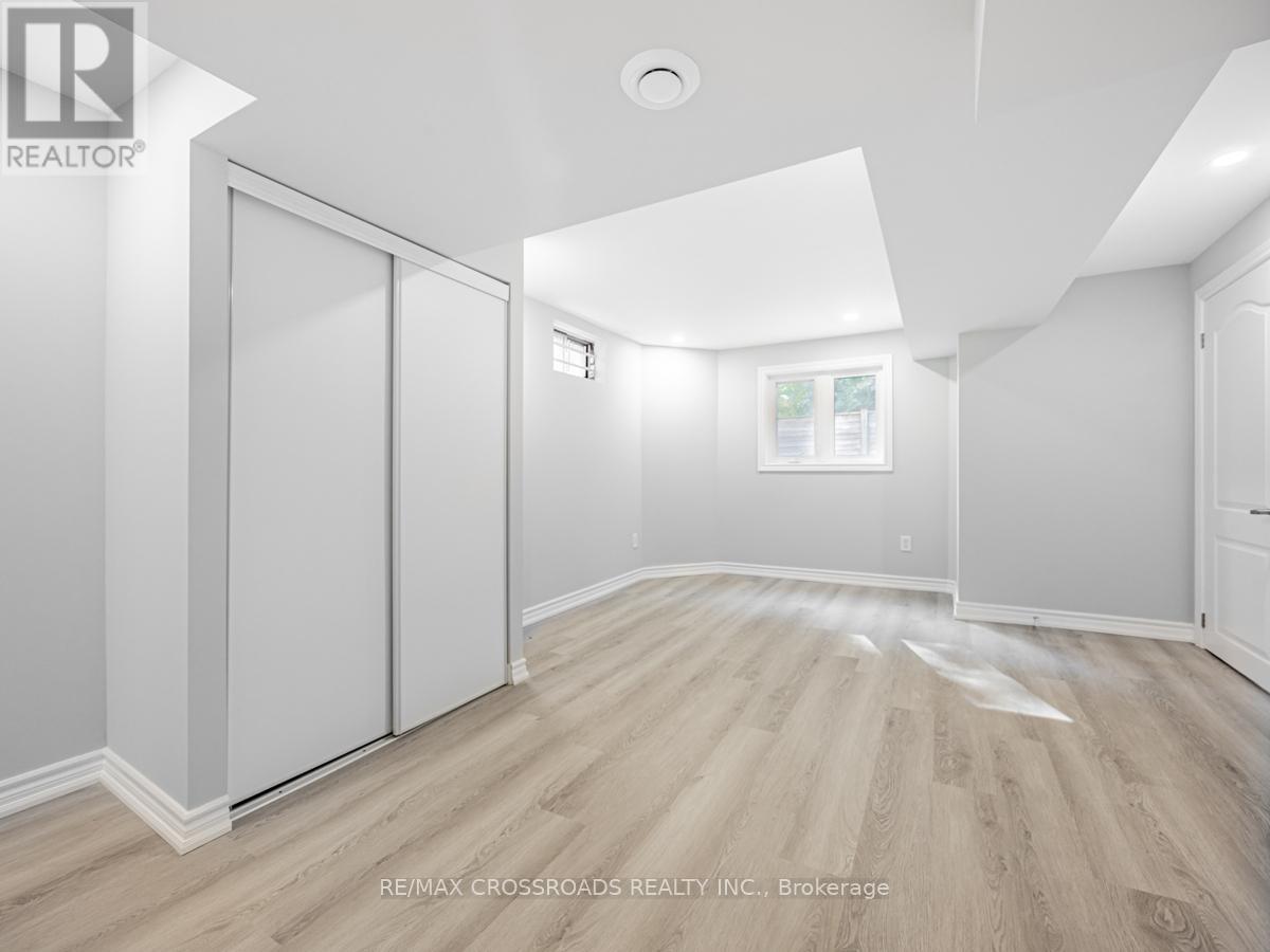 Photo 2 of 59 Bonnydon Crescent, Toronto ON