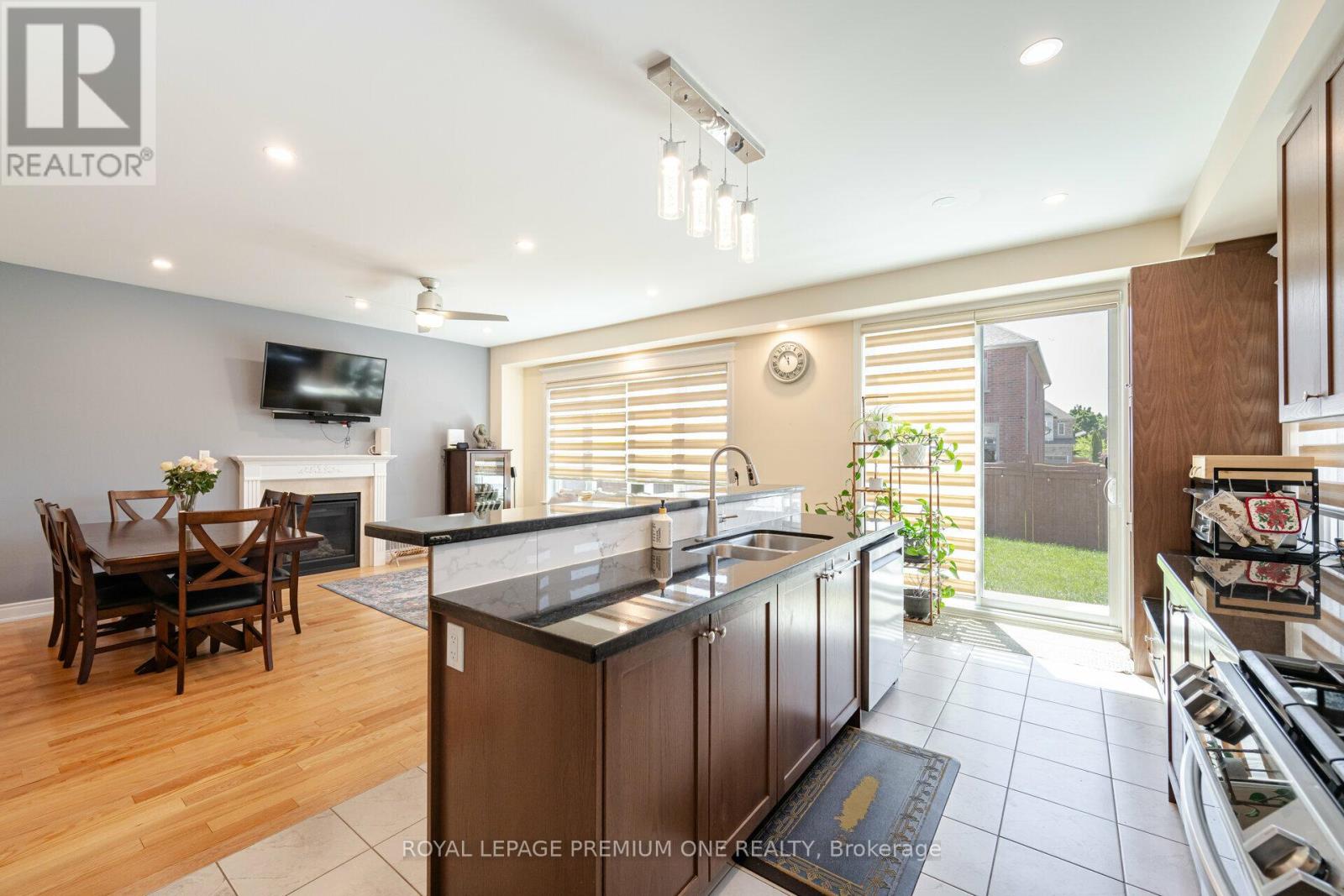 Photo 13 of 63 Morningstar Avenue, Whitby ON
