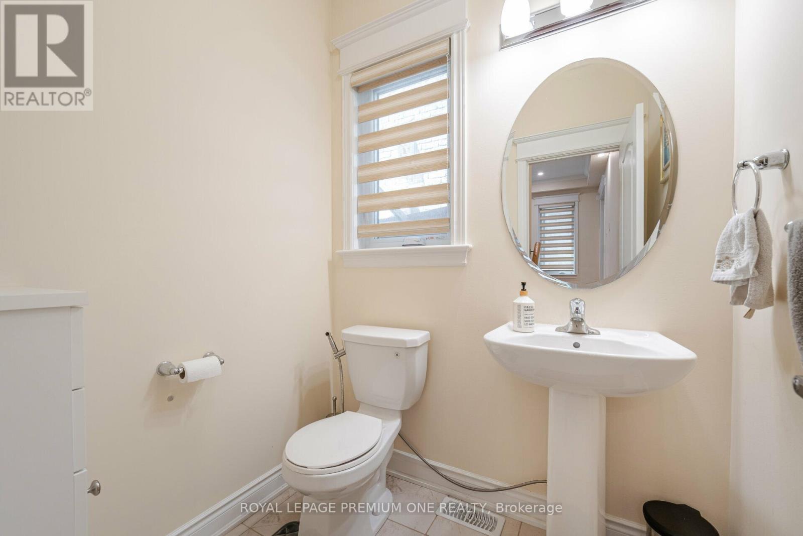 Photo 14 of 63 Morningstar Avenue, Whitby ON