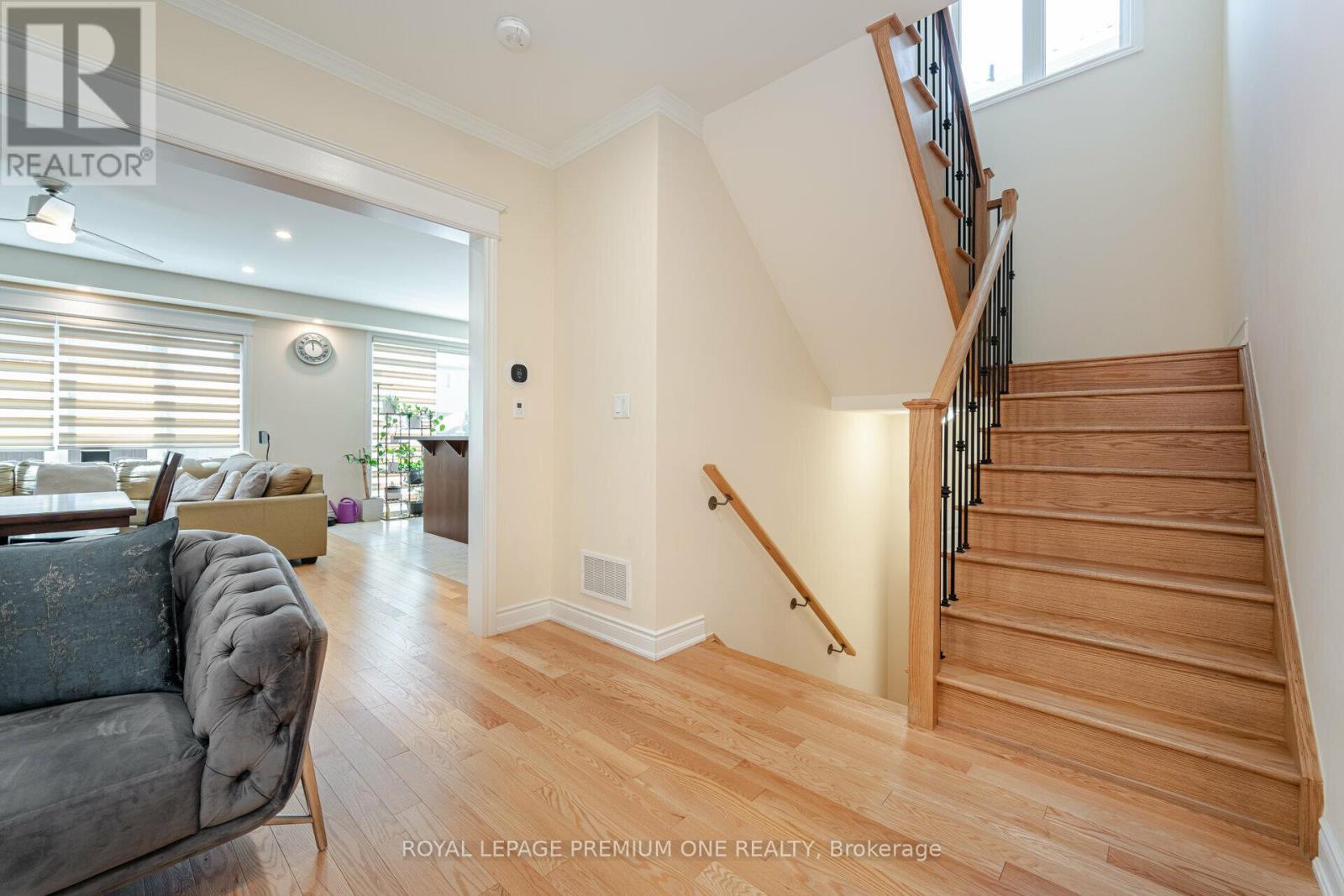 Photo 15 of 63 Morningstar Avenue, Whitby ON