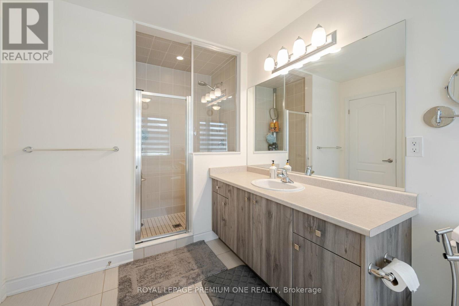 Photo 20 of 63 Morningstar Avenue, Whitby ON