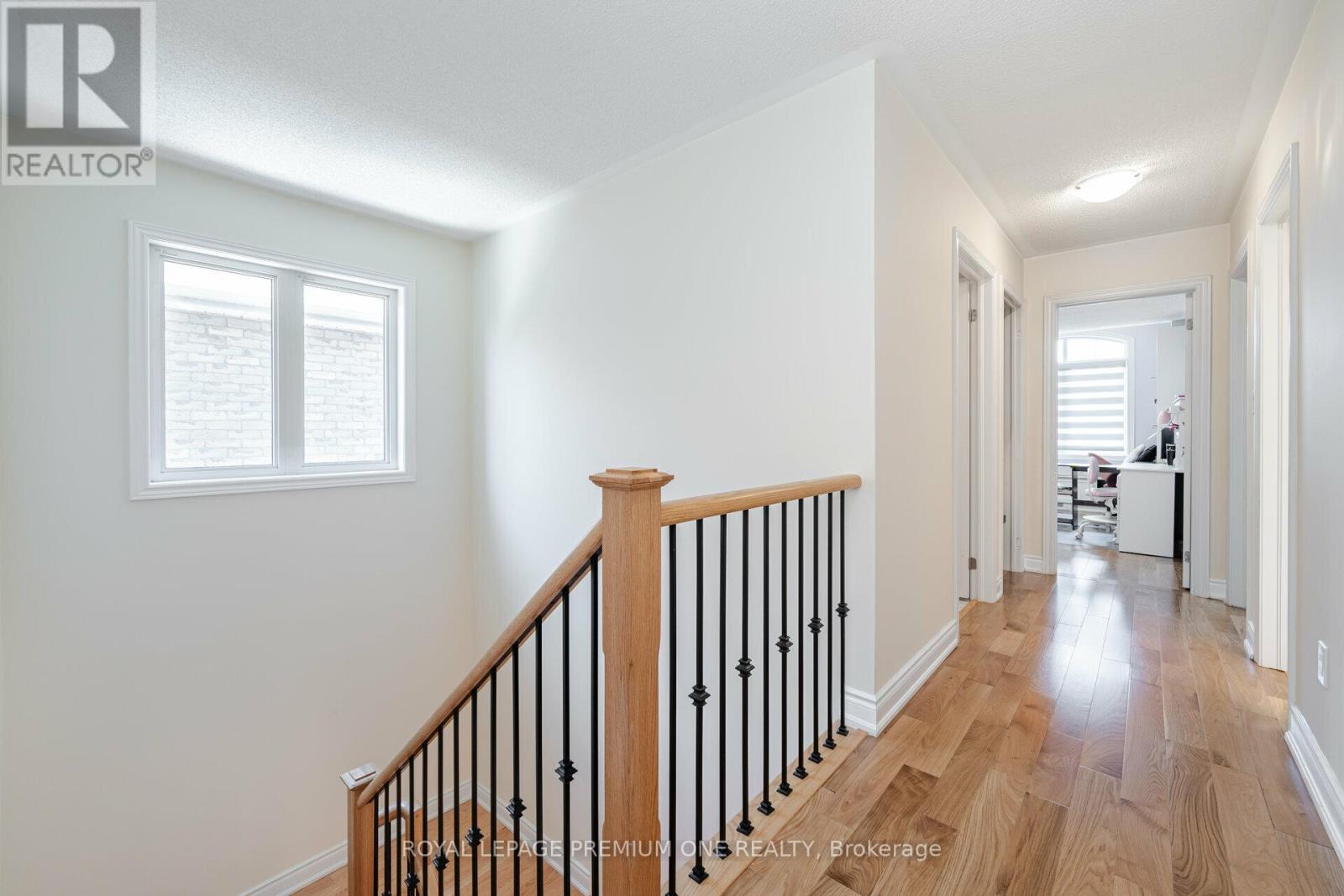 Photo 21 of 63 Morningstar Avenue, Whitby ON