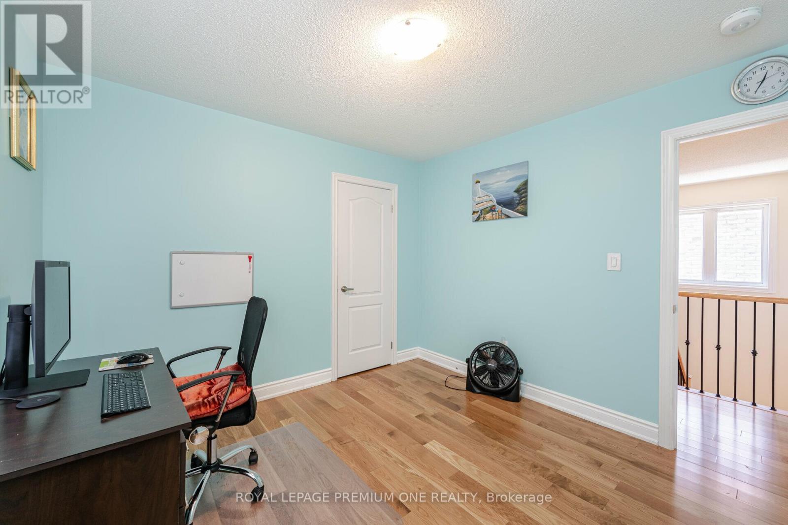Photo 23 of 63 Morningstar Avenue, Whitby ON