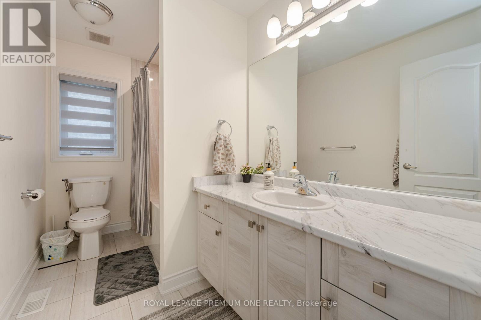 Photo 24 of 63 Morningstar Avenue, Whitby ON