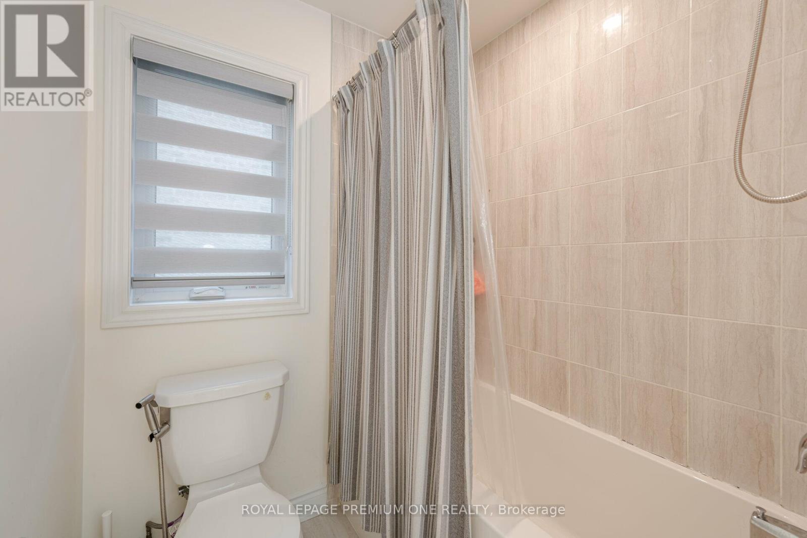 Photo 25 of 63 Morningstar Avenue, Whitby ON