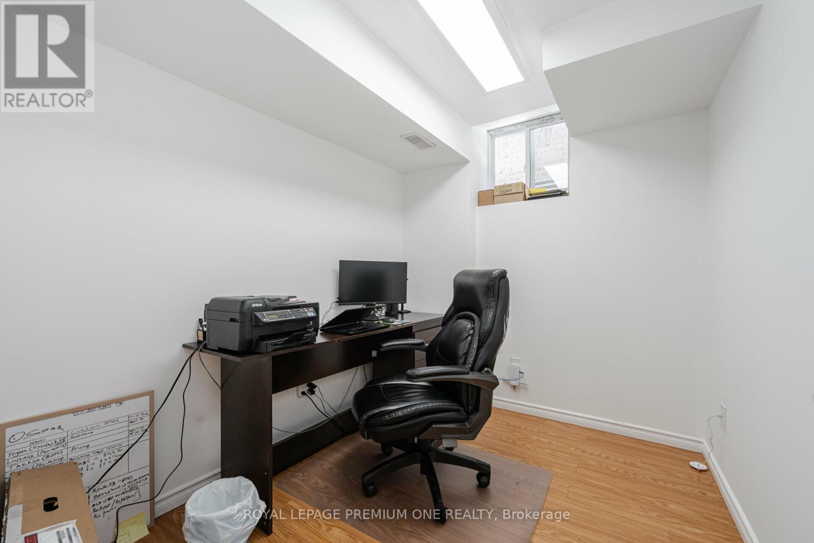 Photo 34 of 63 Morningstar Avenue, Whitby ON