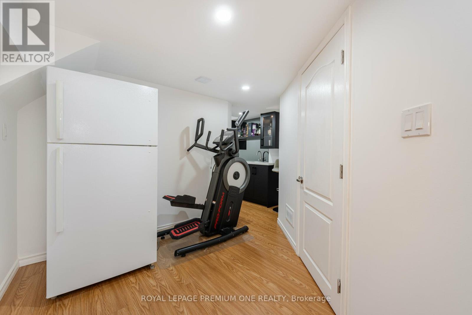 Photo 35 of 63 Morningstar Avenue, Whitby ON