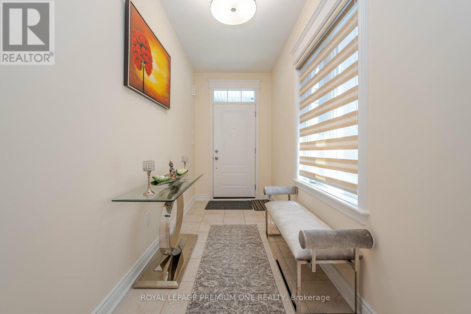 Photo 4 of 63 Morningstar Avenue, Whitby ON