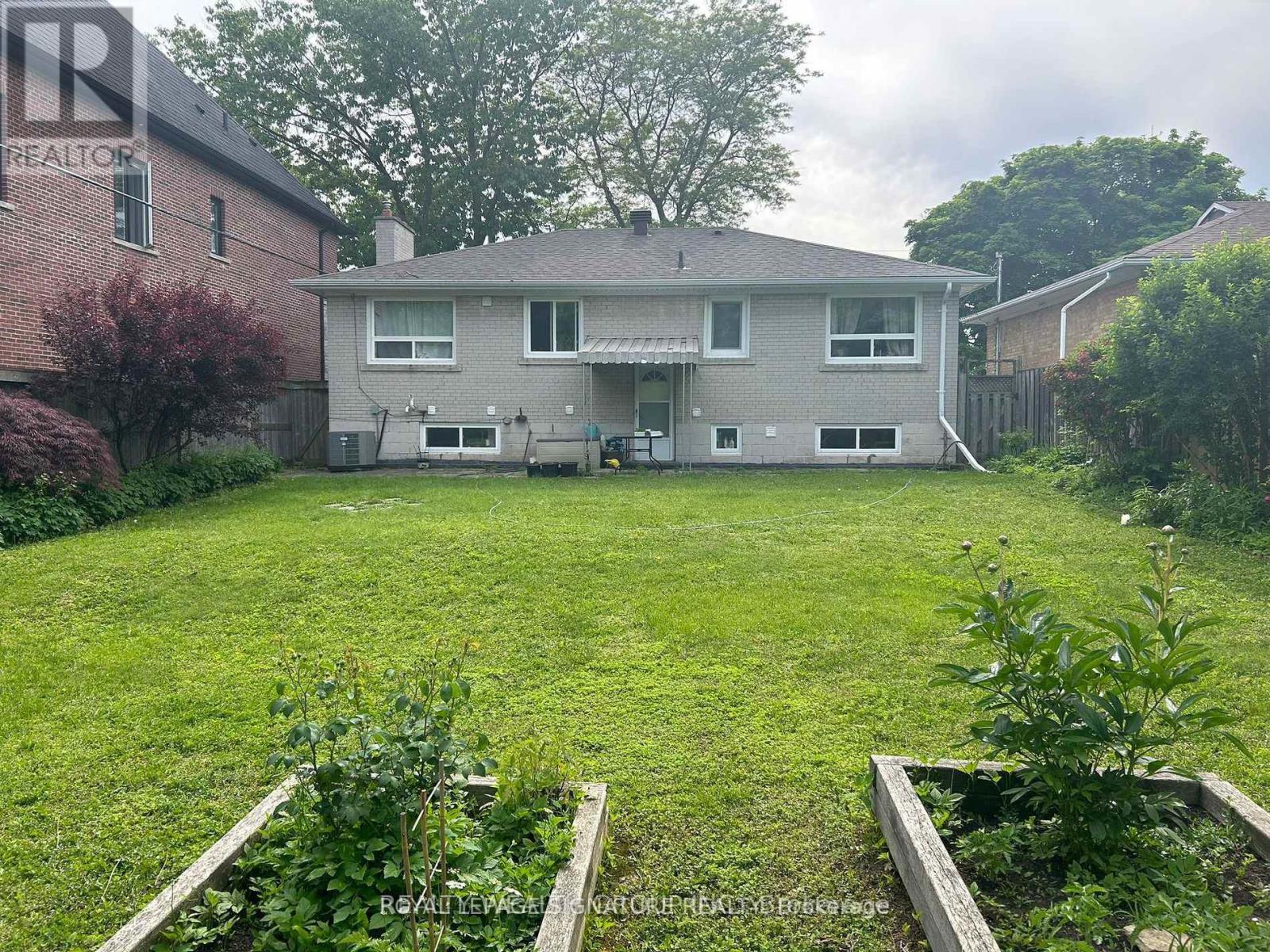 Photo 11 of Main 193 Lucas Street, Richmond Hill ON