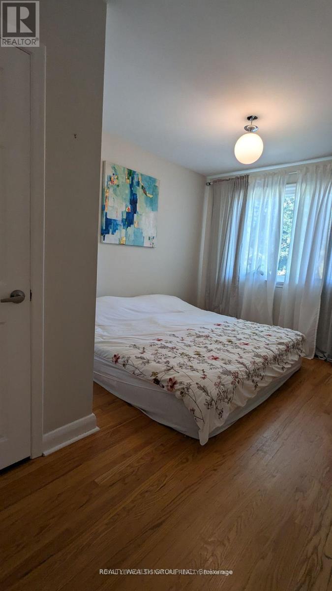 Photo 6 of Main 193 Lucas Street, Richmond Hill ON