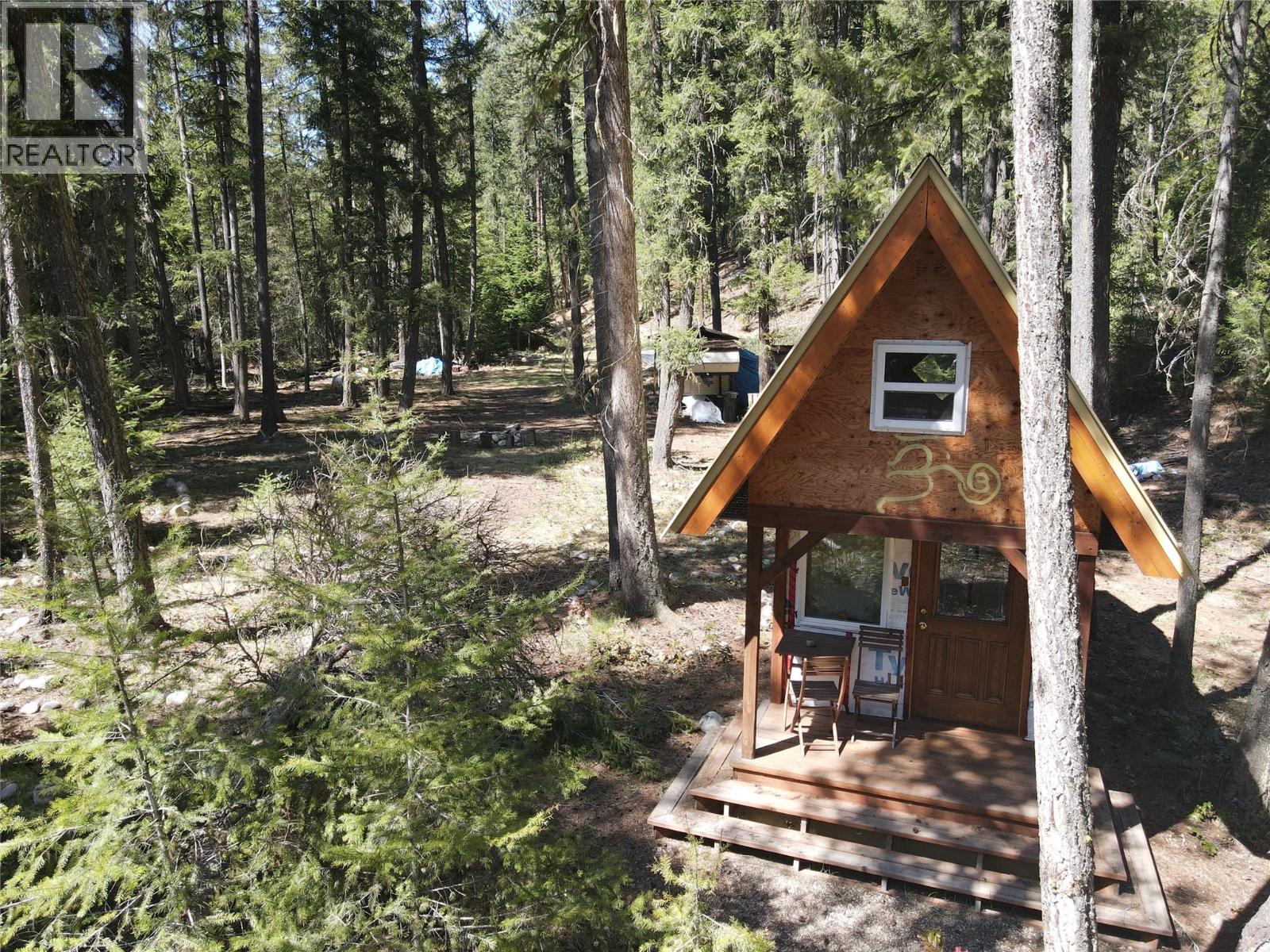 Photo 3 of 3975 Barbados Road, Crescent Valley BC