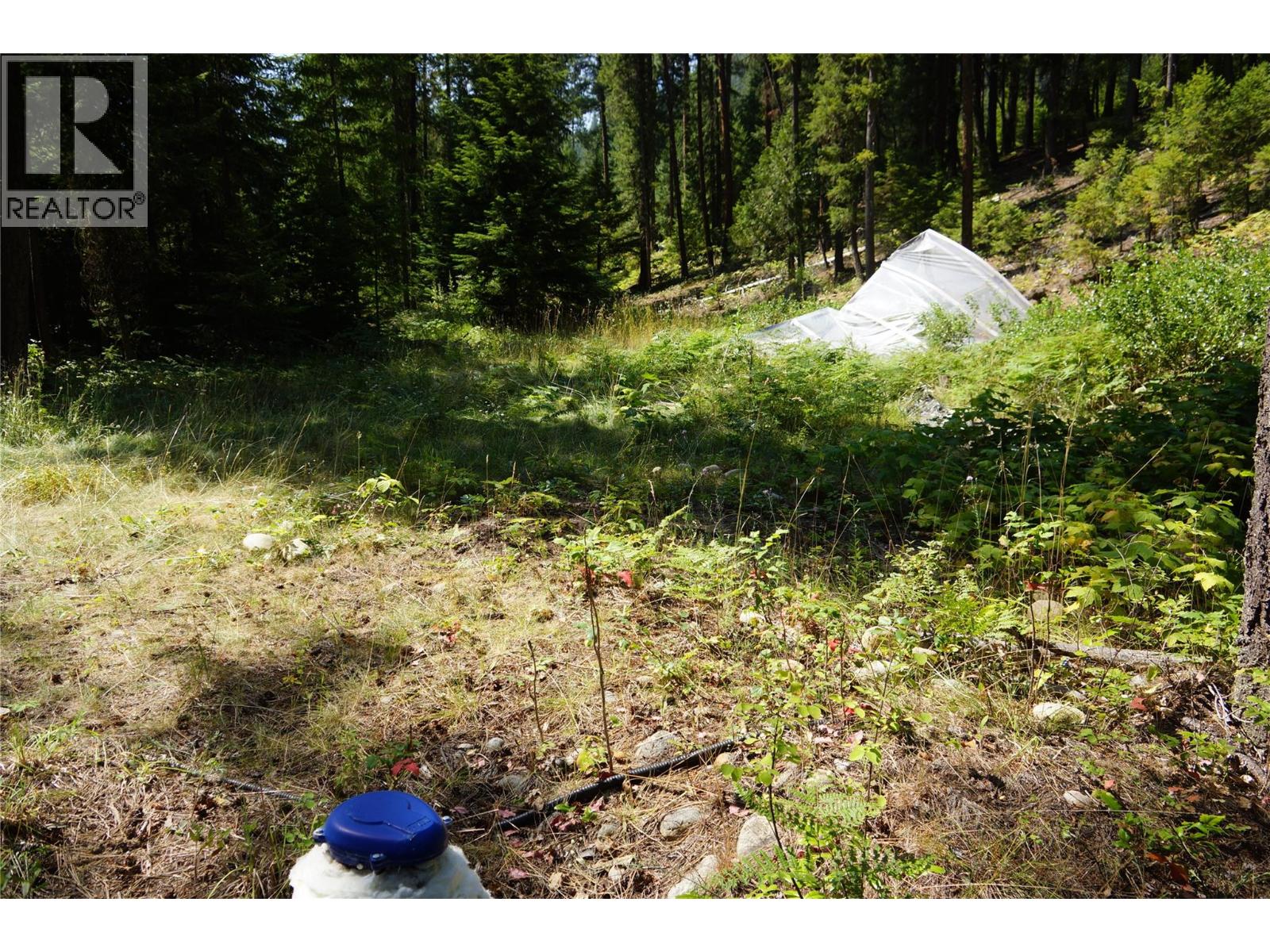 Photo 4 of 3975 Barbados Road, Crescent Valley BC
