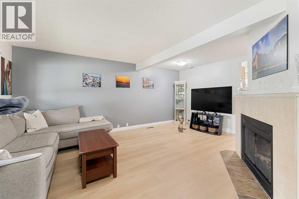 Photo 24 of 130 Woodborough Terrace Sw, Calgary AB