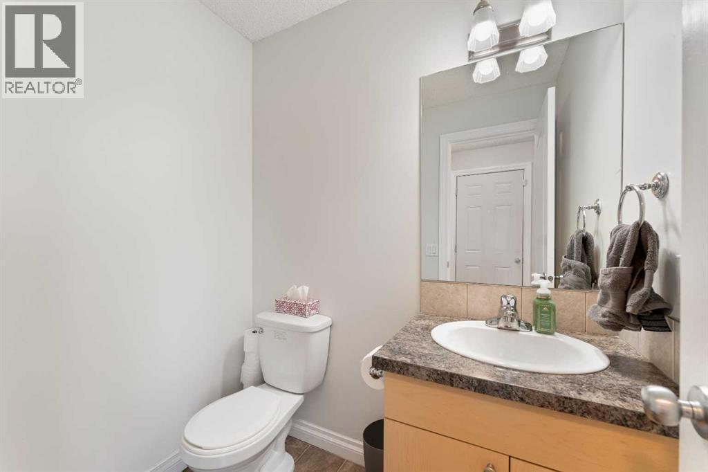 Photo 13 of 130 Woodborough Terrace Sw, Calgary AB