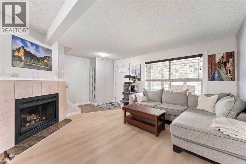 Photo 2 of 130 Woodborough Terrace Sw, Calgary AB