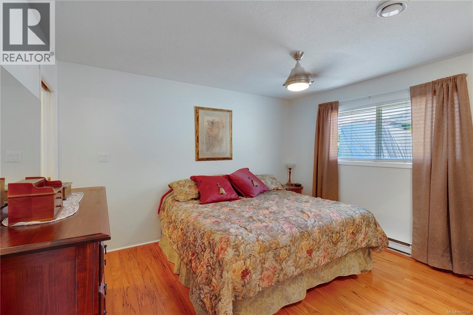 Photo 8 of 2028 Cathers Dr, Nanaimo BC