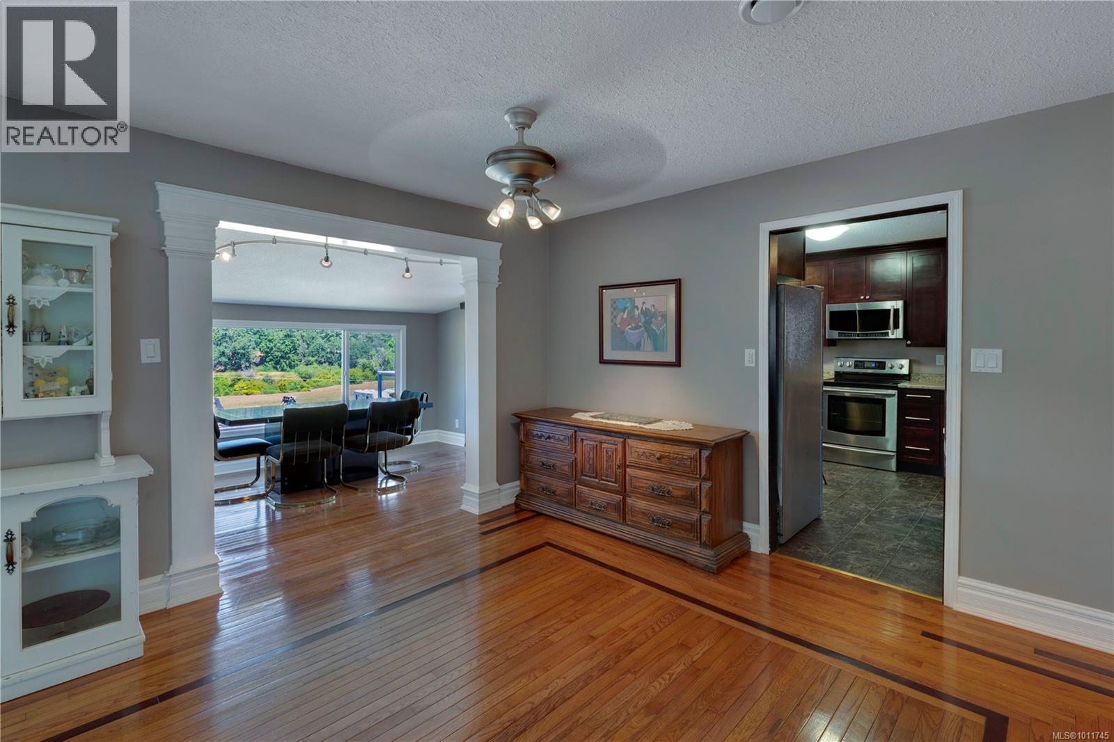 Photo 15 of 2028 Cathers Dr, Nanaimo BC