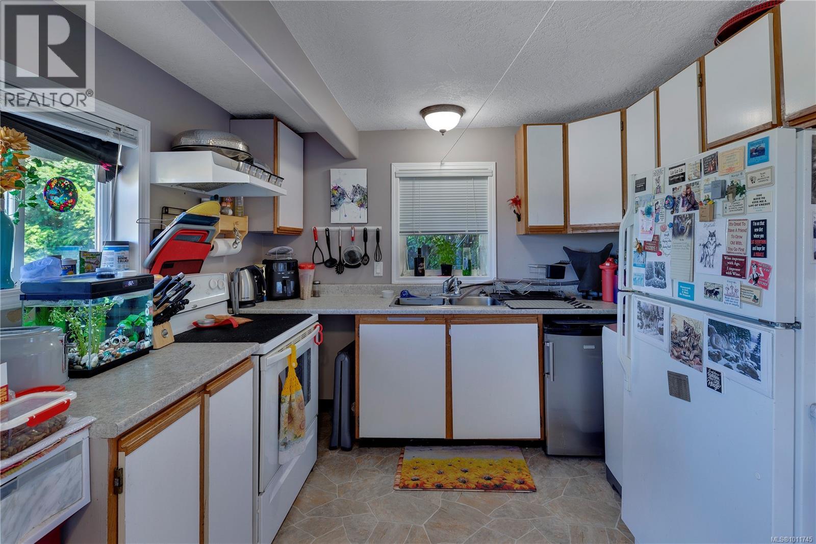 Photo 16 of 2028 Cathers Dr, Nanaimo BC