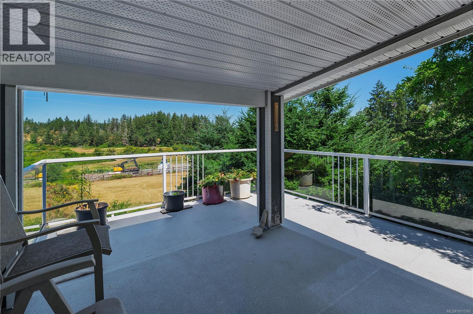 Photo 5 of 2028 Cathers Dr, Nanaimo BC