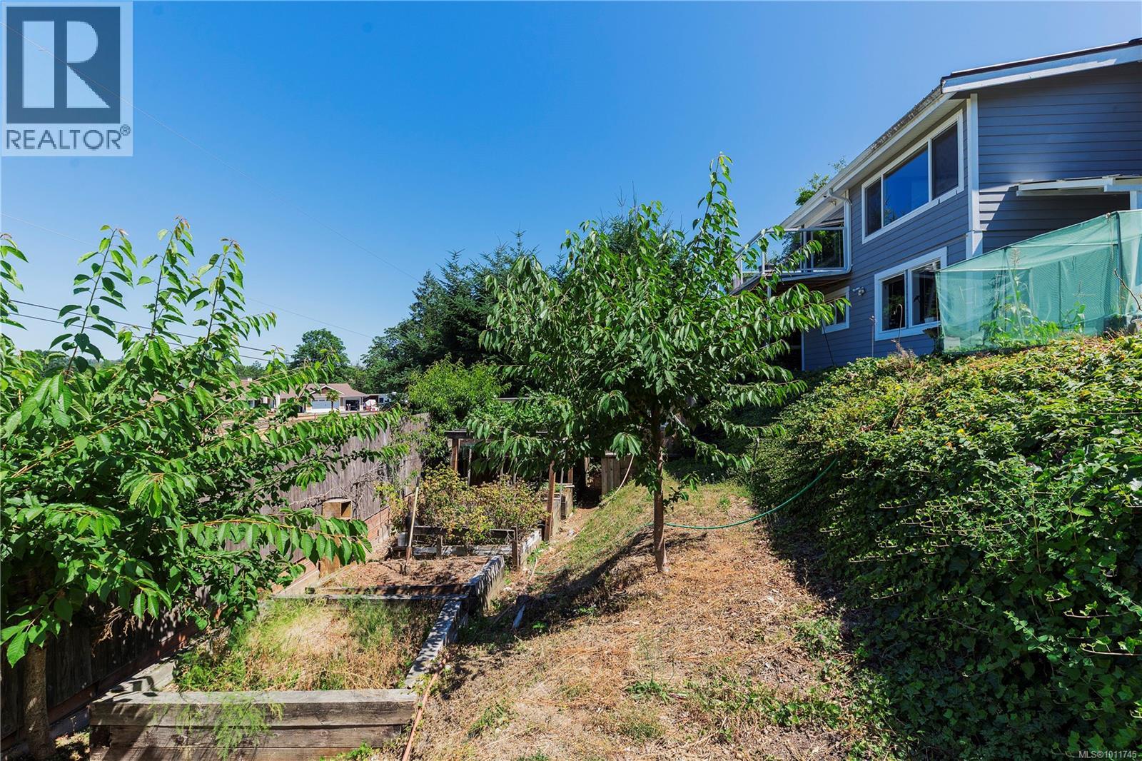 Photo 33 of 2028 Cathers Dr, Nanaimo BC