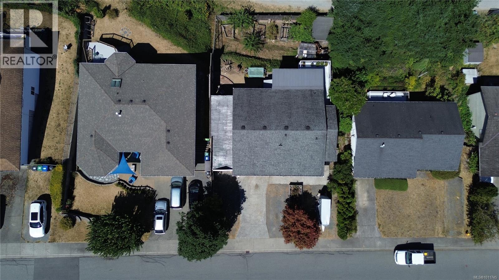 Photo 1 of 2028 Cathers Dr, Nanaimo BC