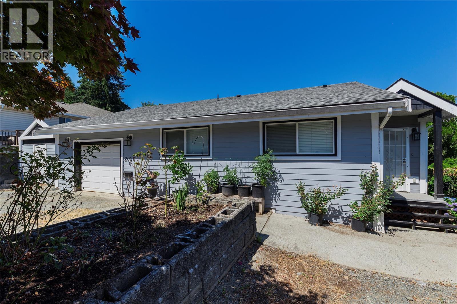 Photo 7 of 2028 Cathers Dr, Nanaimo BC