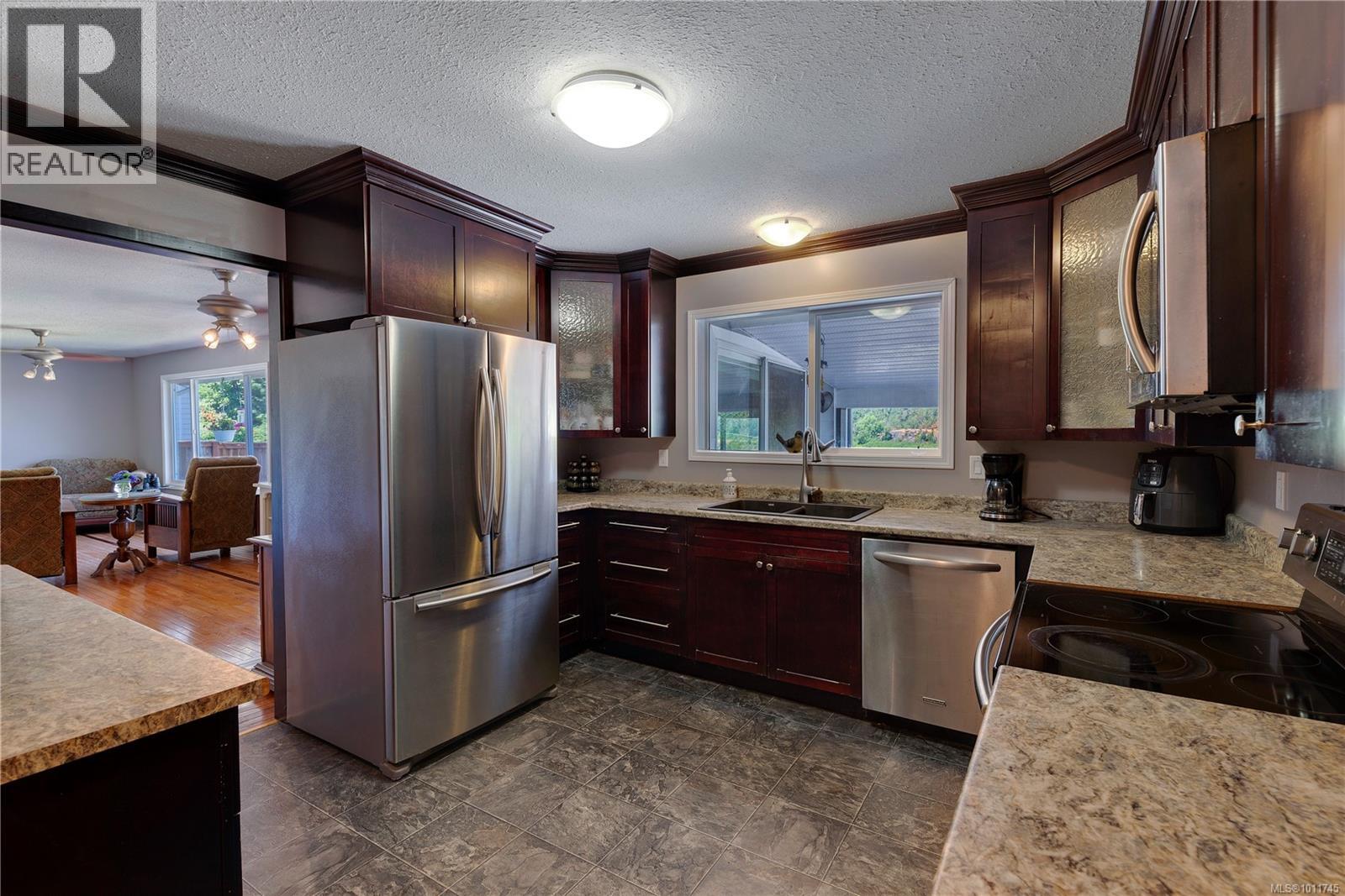 Photo 38 of 2028 Cathers Dr, Nanaimo BC