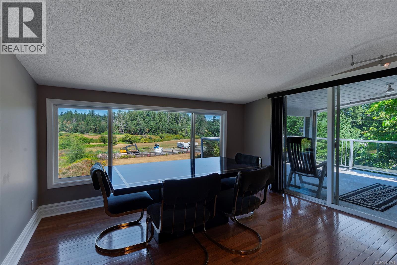 Photo 12 of 2028 Cathers Dr, Nanaimo BC