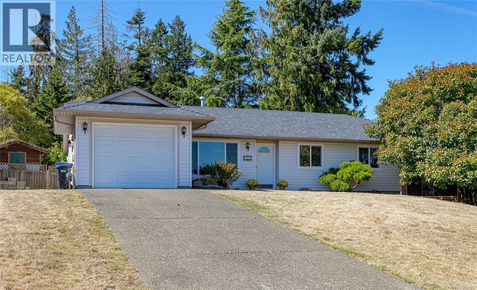 Photo 1 of 587 Castle Way, Parksville BC