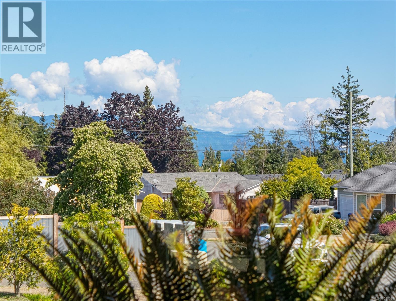 Photo 18 of 587 Castle Way, Parksville BC