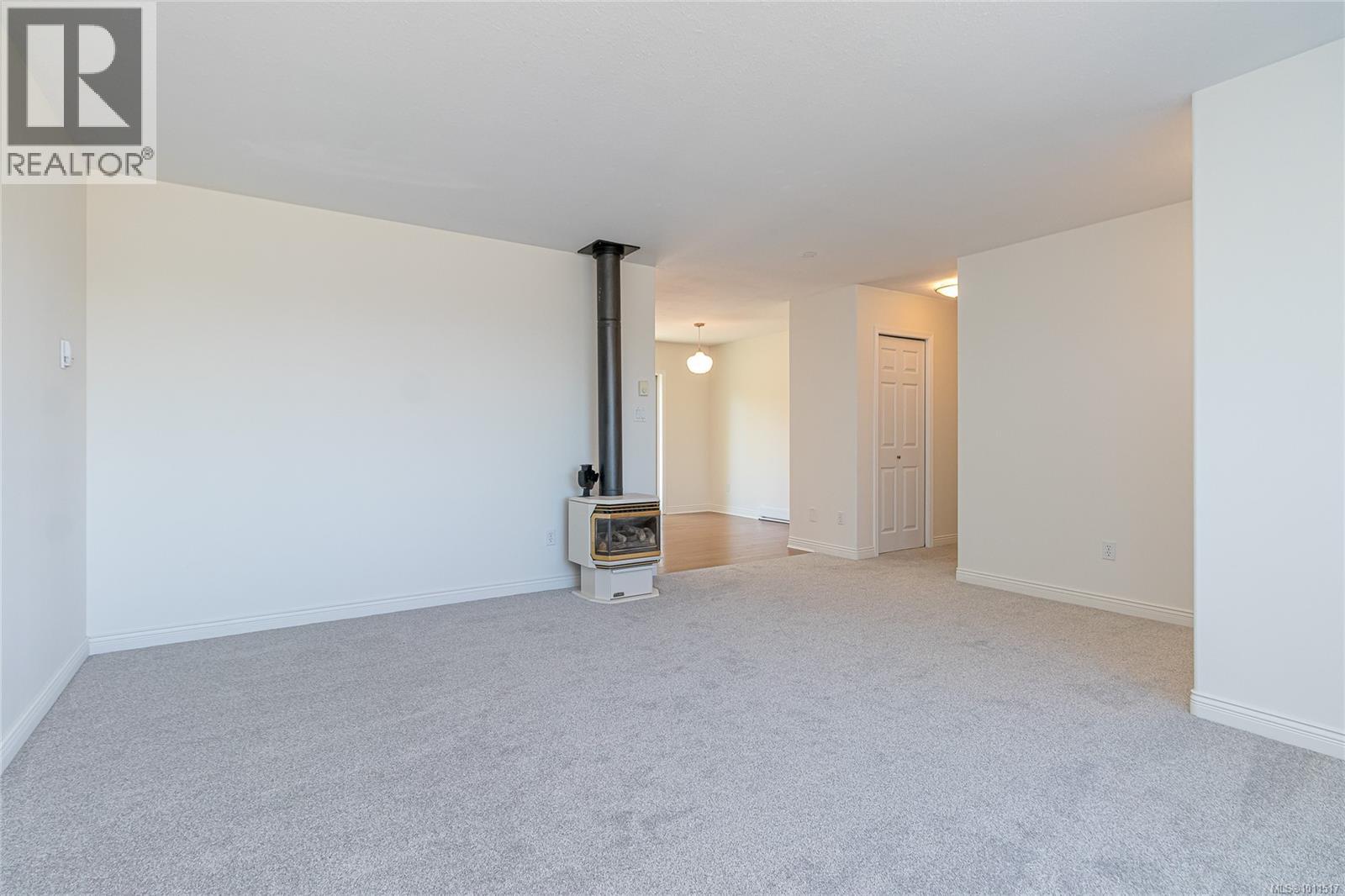 Photo 2 of 587 Castle Way, Parksville BC