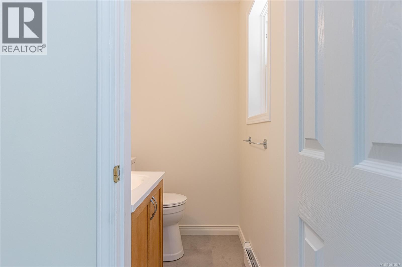 Photo 35 of 587 Castle Way, Parksville BC
