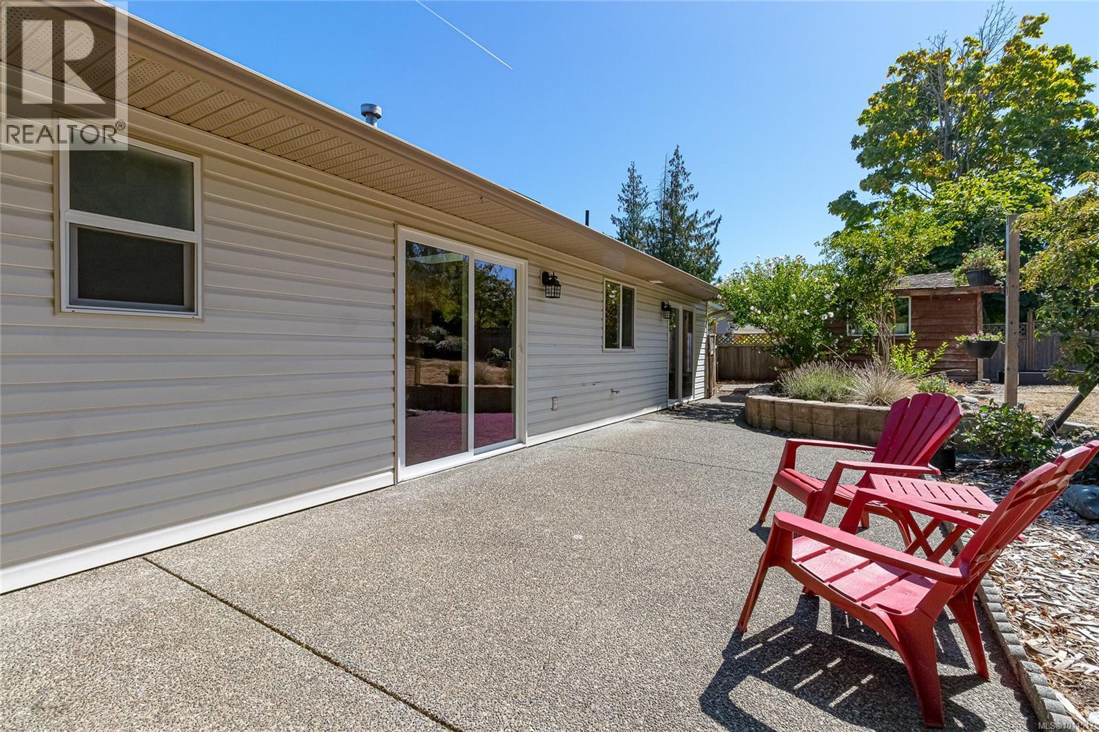 Photo 37 of 587 Castle Way, Parksville BC