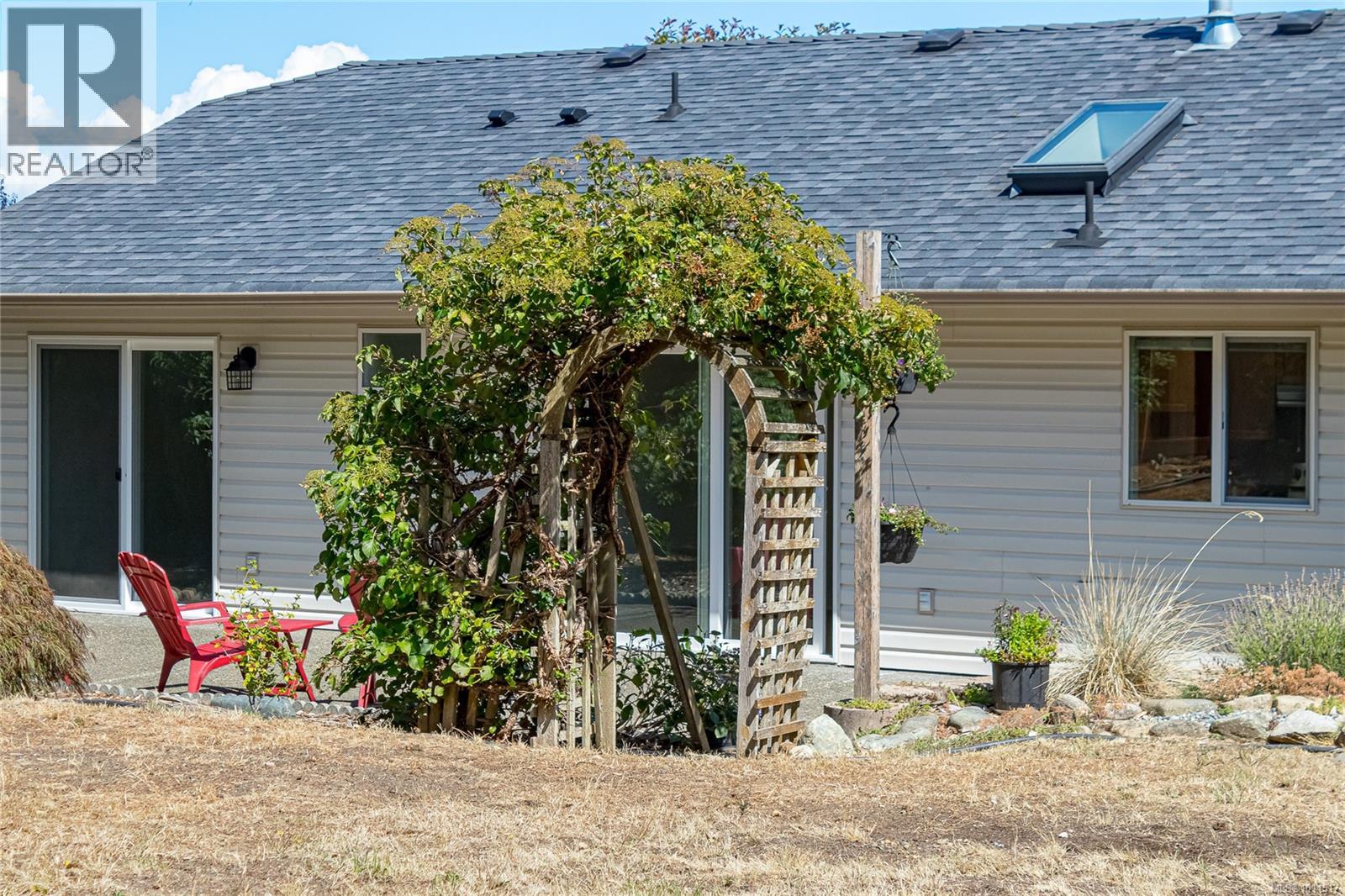 Photo 38 of 587 Castle Way, Parksville BC