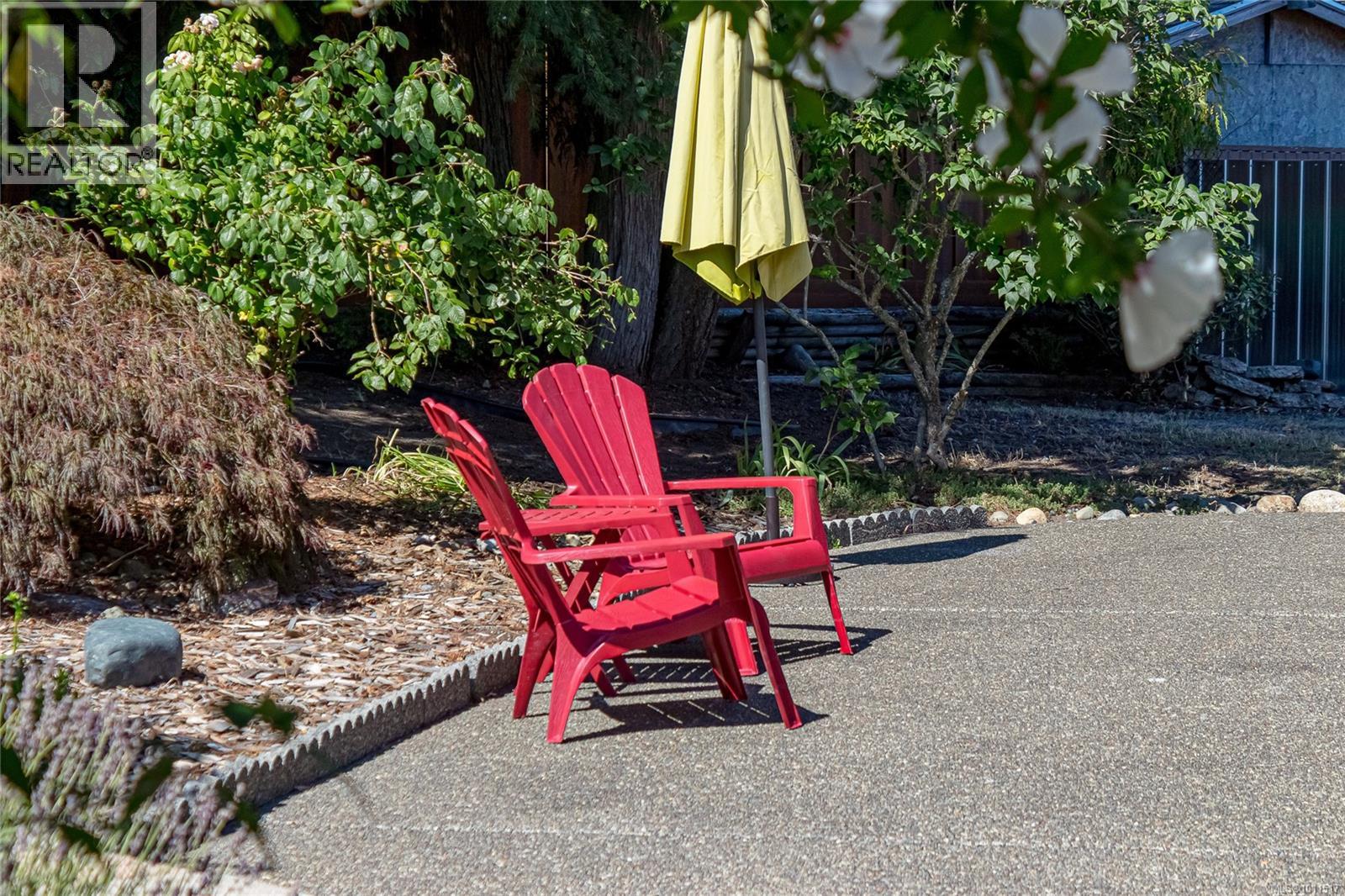 Photo 39 of 587 Castle Way, Parksville BC
