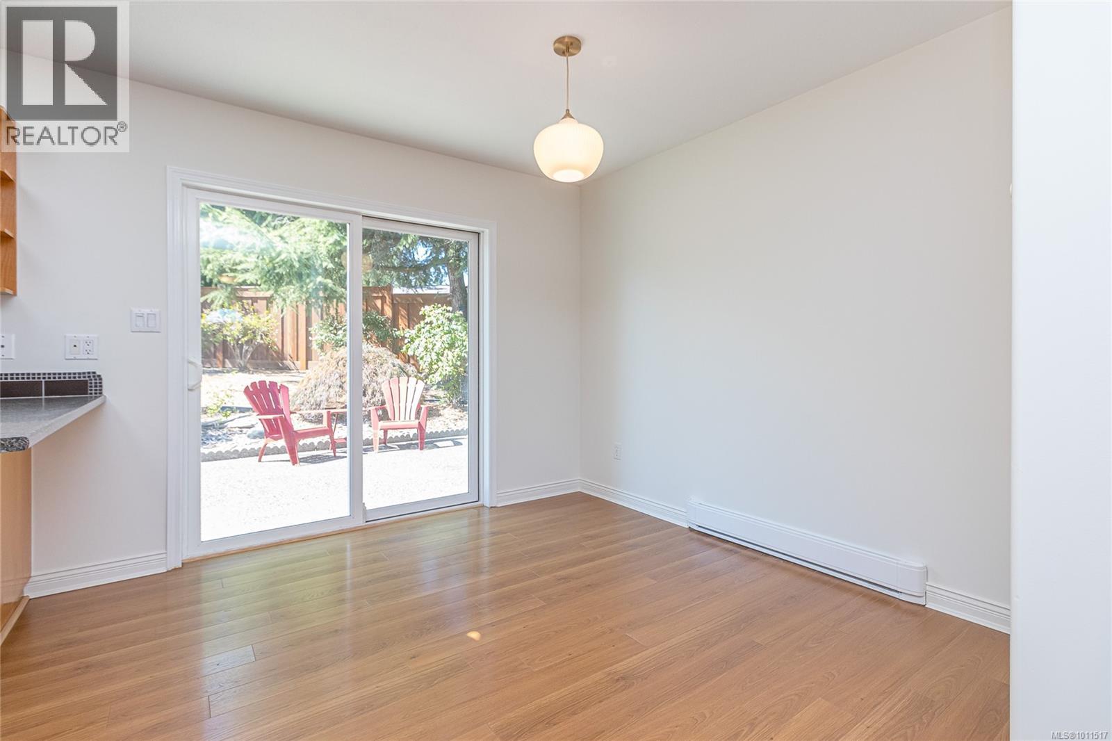 Photo 4 of 587 Castle Way, Parksville BC