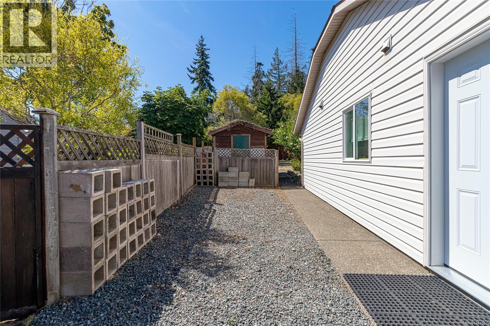 Photo 40 of 587 Castle Way, Parksville BC