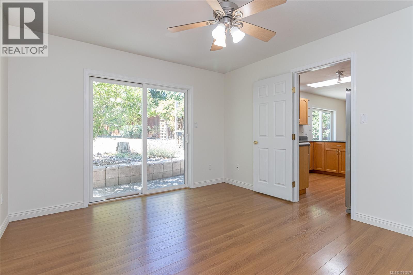 Photo 5 of 587 Castle Way, Parksville BC