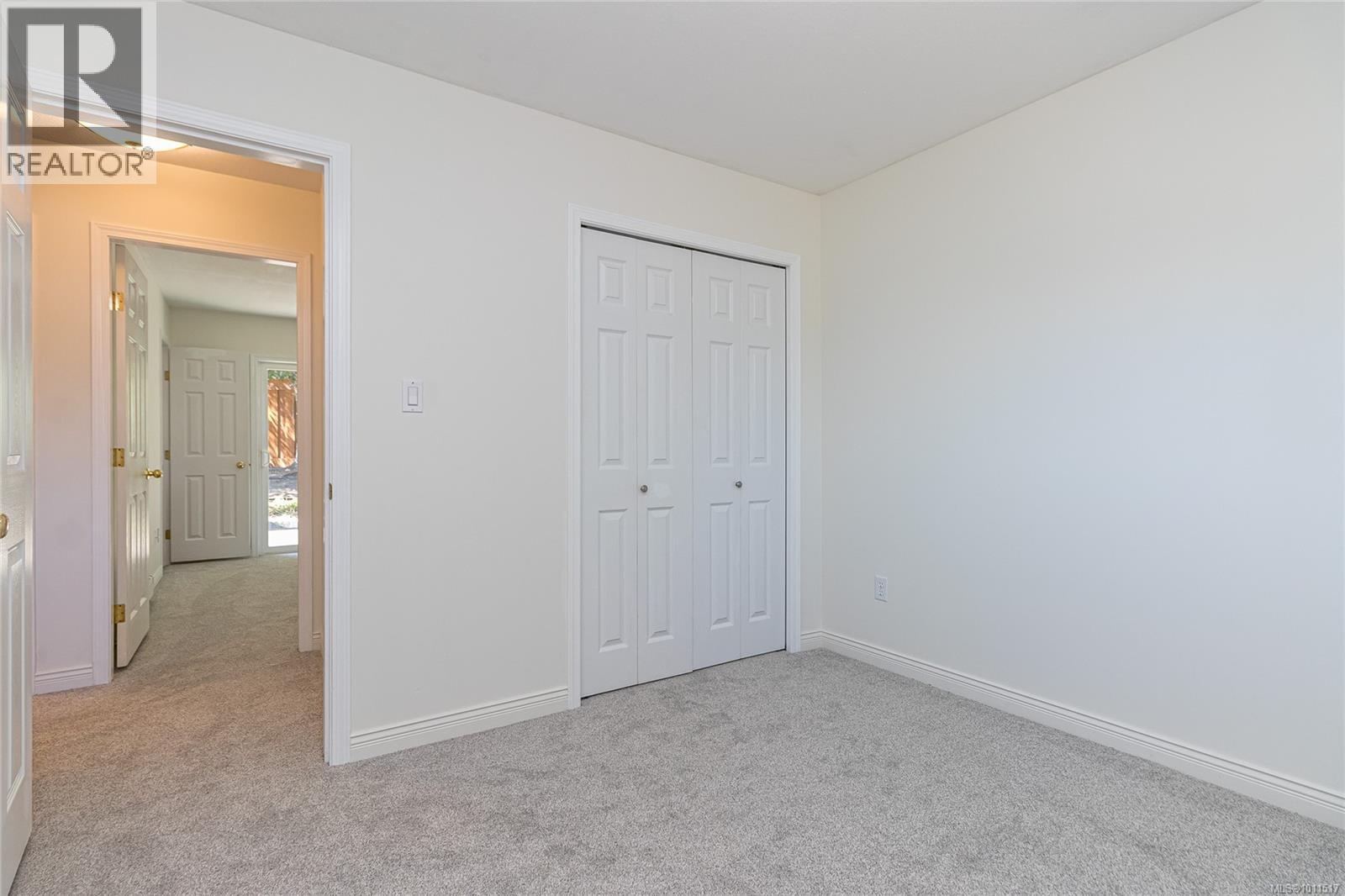 Photo 7 of 587 Castle Way, Parksville BC