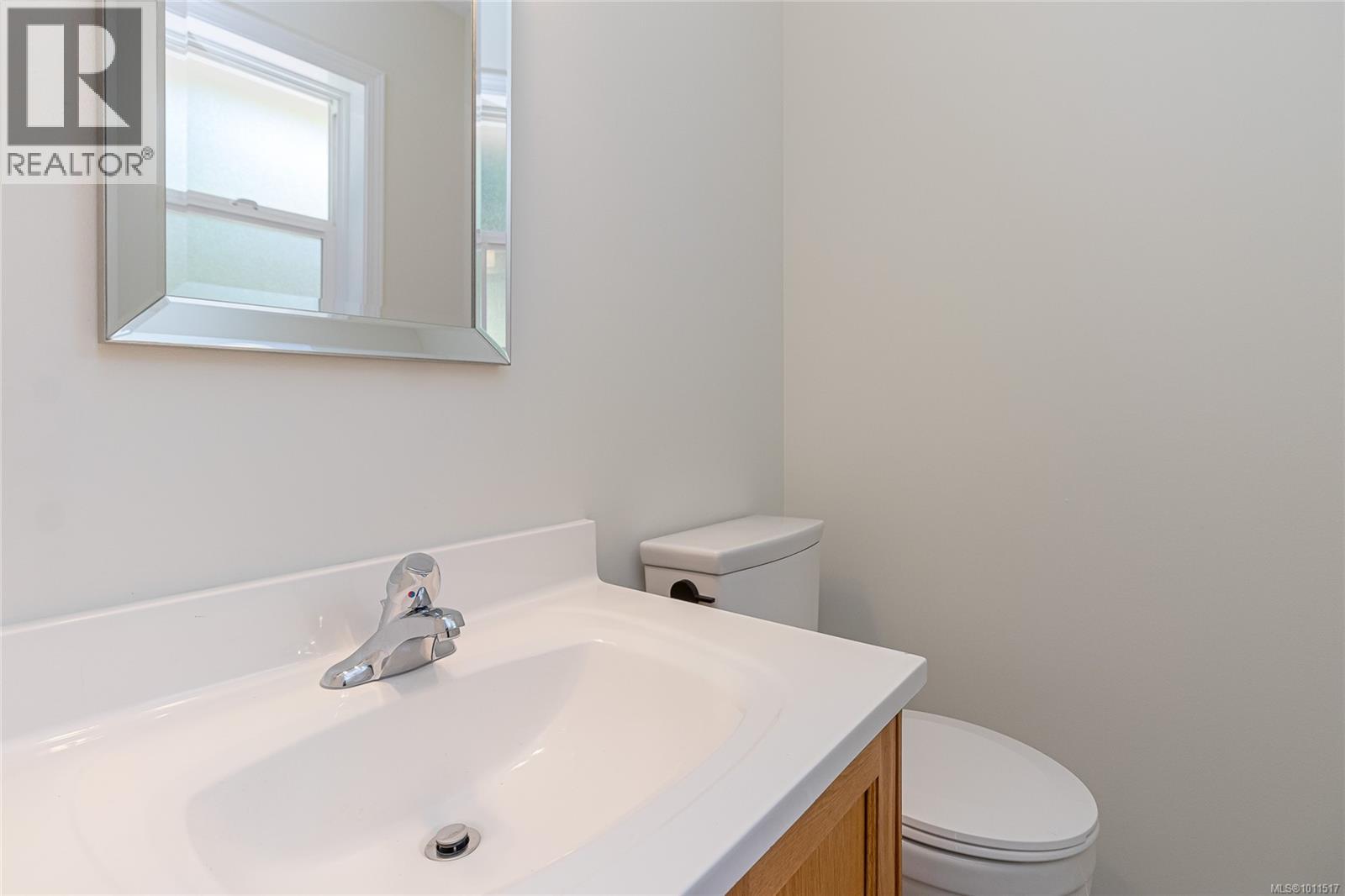 Photo 8 of 587 Castle Way, Parksville BC