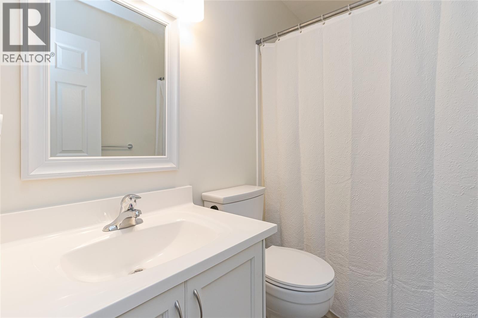 Photo 9 of 587 Castle Way, Parksville BC