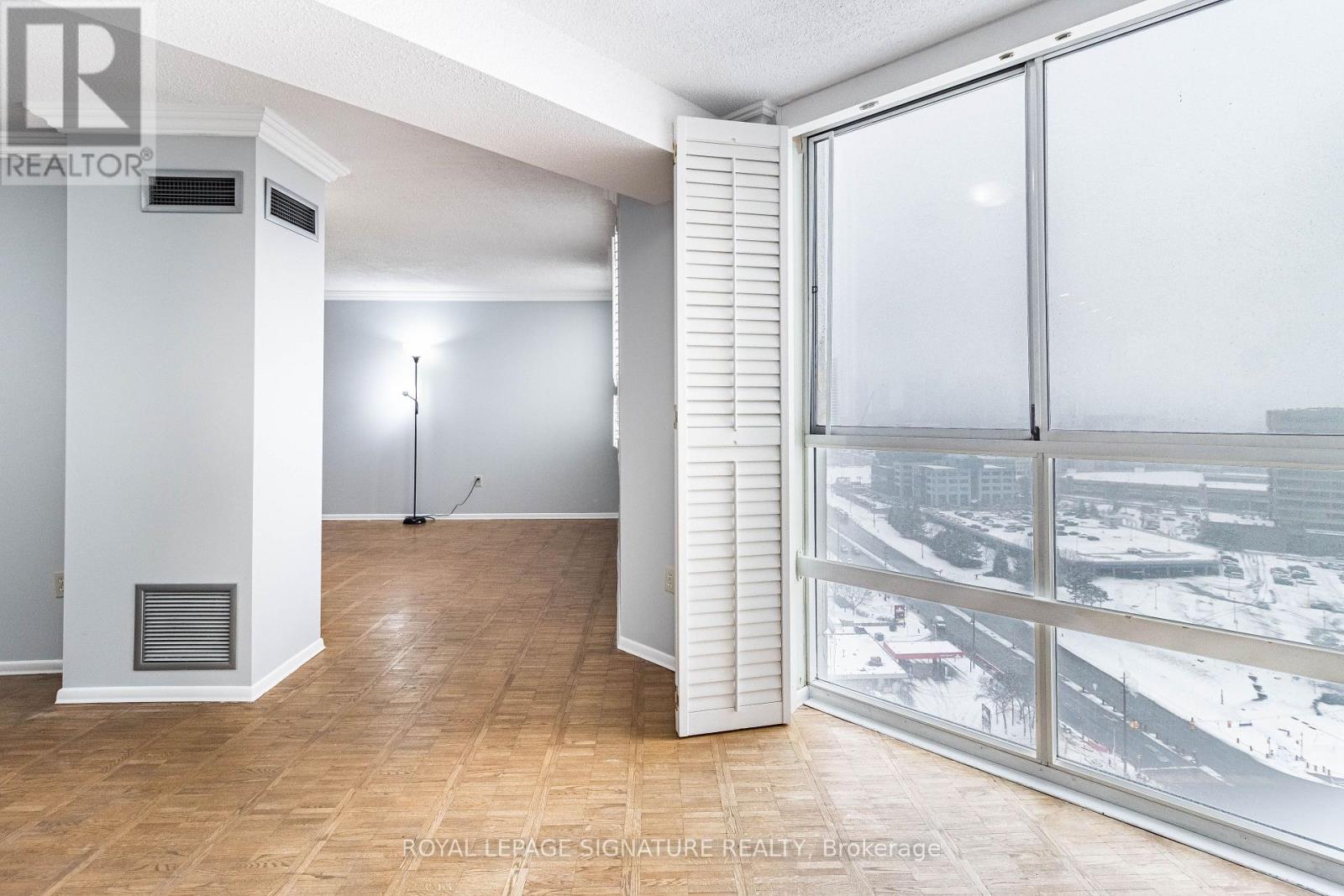 Photo 28 of 2606 3650 Kaneff Crescent, Mississauga ON